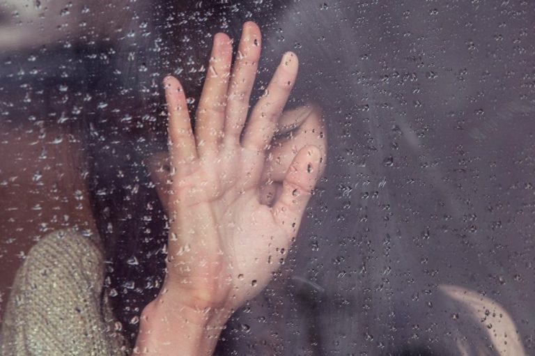 Depressive Störungen Bei Depressiven Störungen bestehen besteht oft eine anhaltende Niedergeschlagenheit und ein verminderter Antrieb.