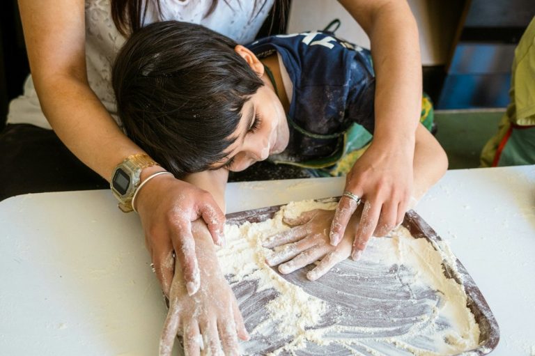 Aufmerksamkeitsstörungen bei Kindern und Jugendlichen Bei Aufmerksamkeitsstörungen fällt es schwer, die Aufmerksamkeit zu halten, Impulse zu steuern oder zur Ruhe zu kommen.